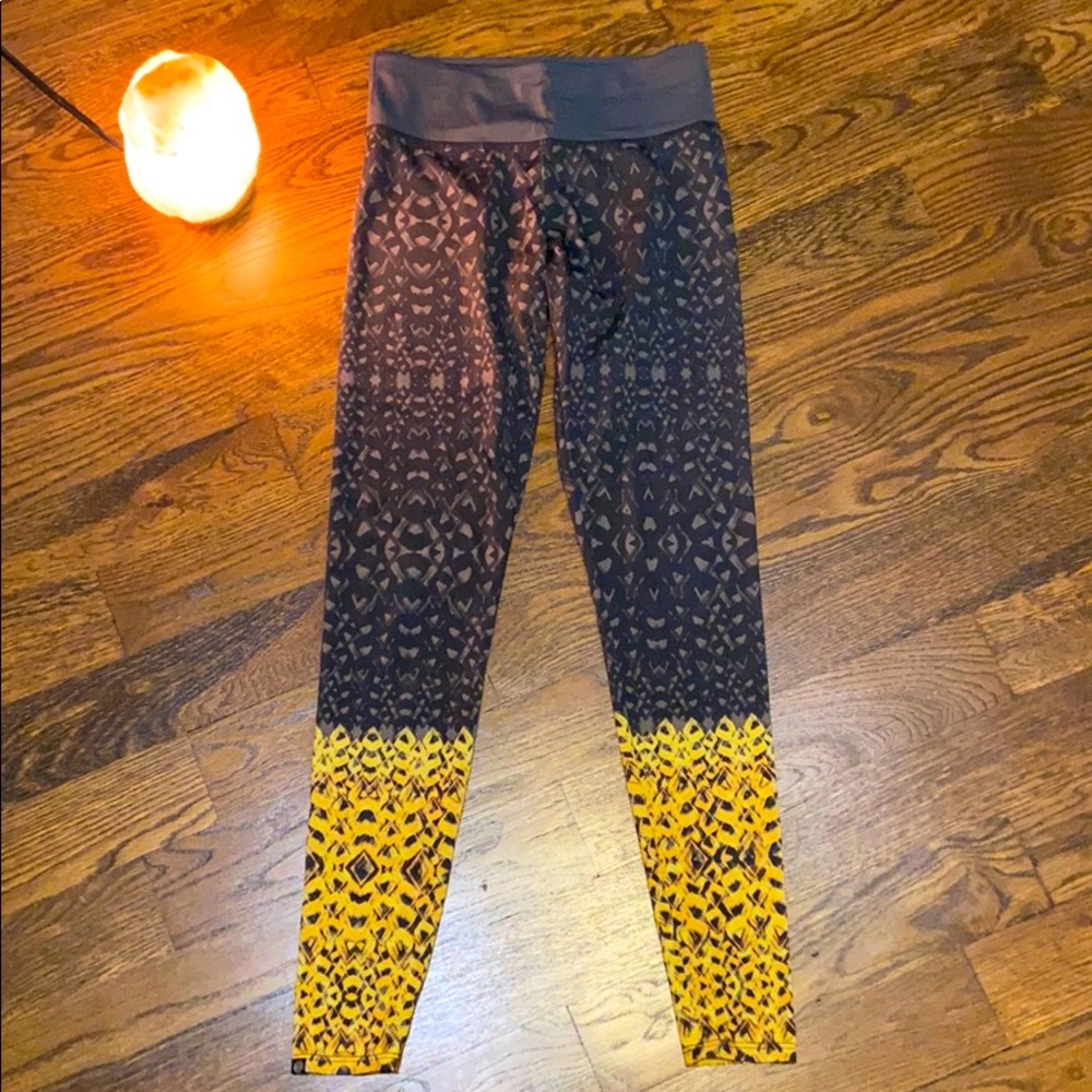 Excellent condition Flattering S/M Onzie Leggings